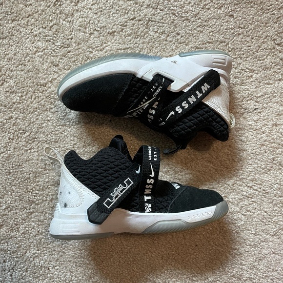 Nike Lebrun Witness Sneakers Kids - Picture 3 of 5